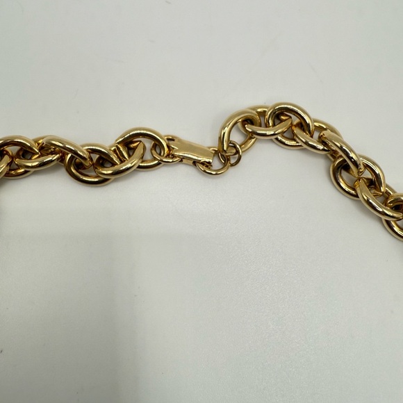 Elegant Gold and Pearl Marvella Necklace - Picture 3 of 4